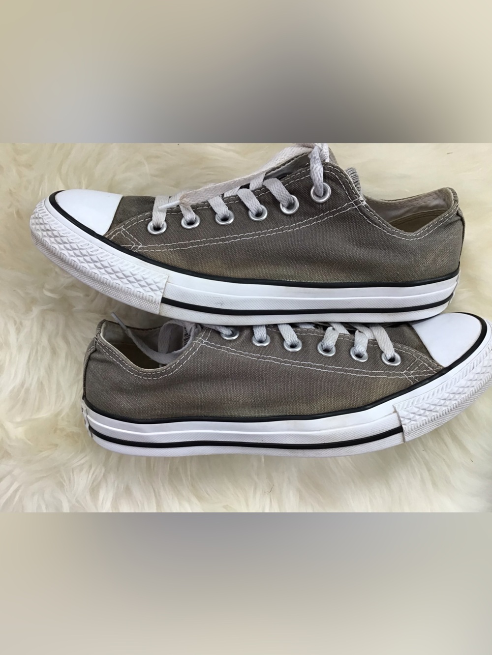 Gray Converse Chuck Taylor Low Tops Woman’s Size 9- Men’s 7 - Picture 4 of 8